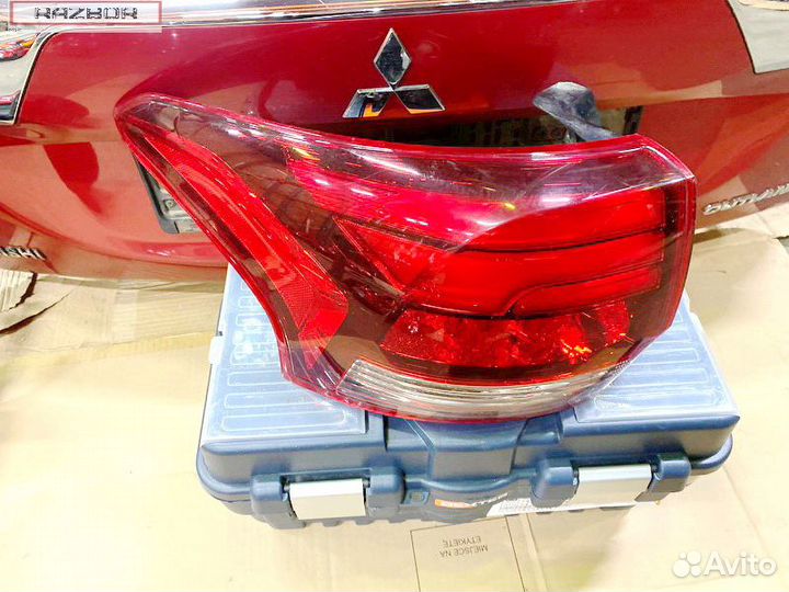 Фонарь в заднее левое крыло Mitsubishi Outlander 3