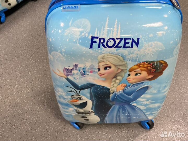 Детский чемодан на колесиках