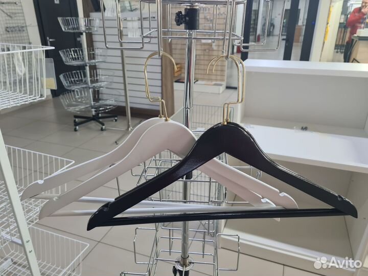 Деревянные вешалки плечики