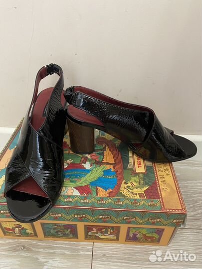 Босоножки женские