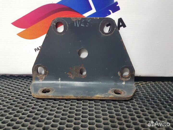 8130098 Кронштейн передней рессоры Iveco Stralis