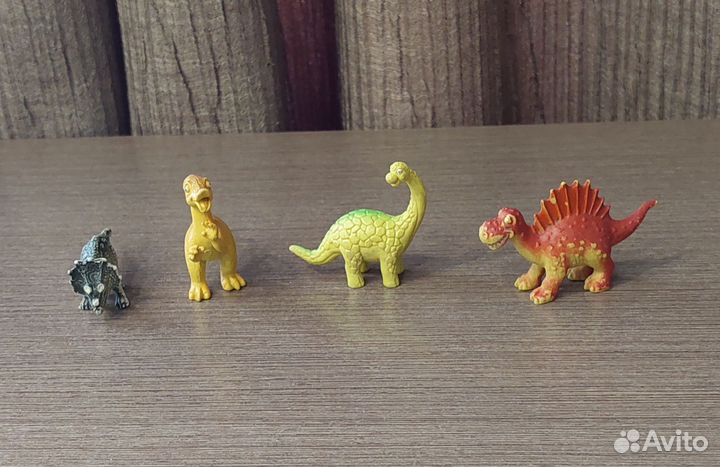 Фигурки динозавров