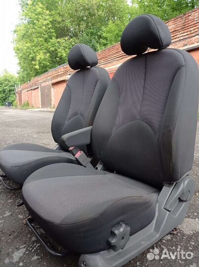 Сиденья от иномарки откидные универсальные