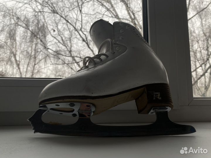 Профессиональные фигурные коньки risport