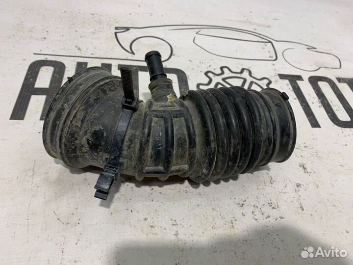 Патрубок воздушного фильтра Nissan X-Trail T30