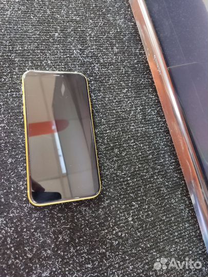 Телефон iPhone 11