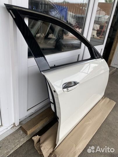 Передняя правая дверь Mercedes Benz w212 белая