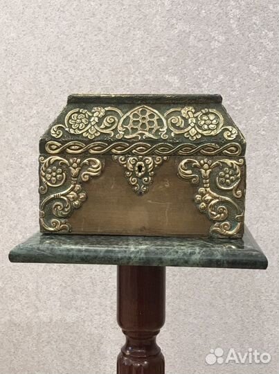 Старинная шкатулка Ларец