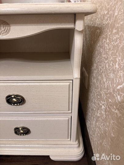 Тумба прикроватная из массива дуба