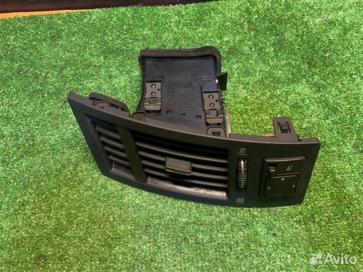 Дефлектор воздушный передний левый Infiniti Fx45