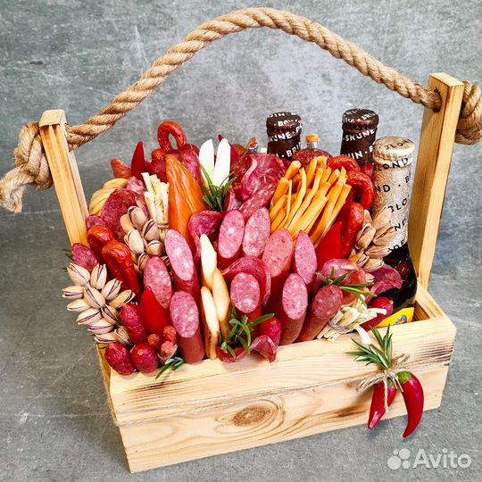 Съедобный колбасный мужской букет, ящик, подарок