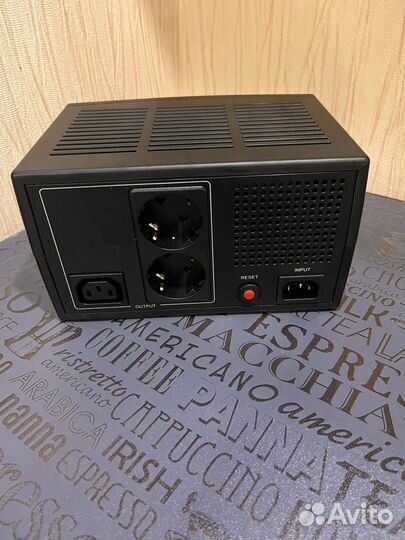 Стабилизатор напряжения CyberPower V-Armor 1500E