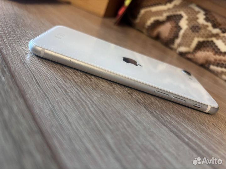 iPhone SE (2020), 64 ГБ