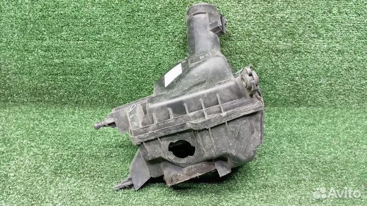 Корпус воздушного фильтра Infiniti G37s Правый