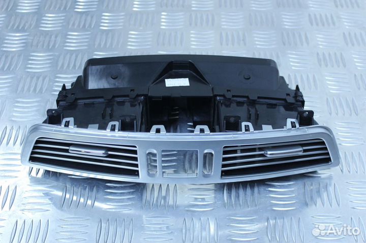 Дефлектор воздушный центральный Mercedes W221