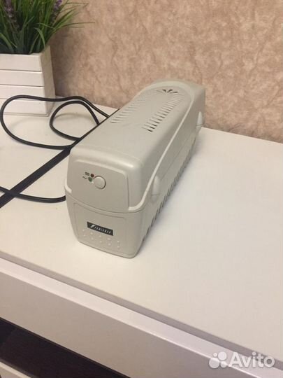 Источник бесперебойного питания UPS