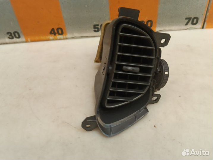 Дефлектор воздушный левый Nissan Almera N16 1.8