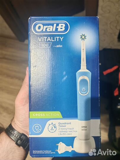 Электронная зубная щетка oral B