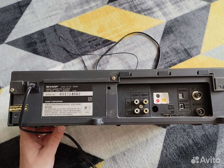 Видеомагнитофон sharp с кассетами, с пультом