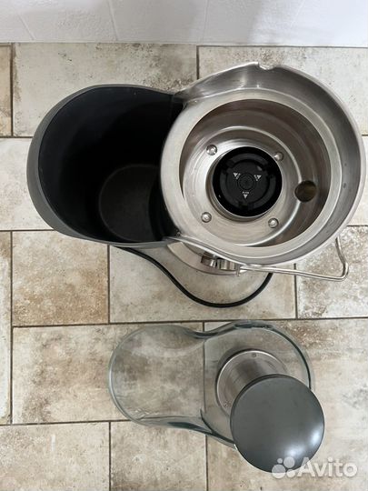 Соковыжималка Bork 20120 BK для яблок,моркови и тд