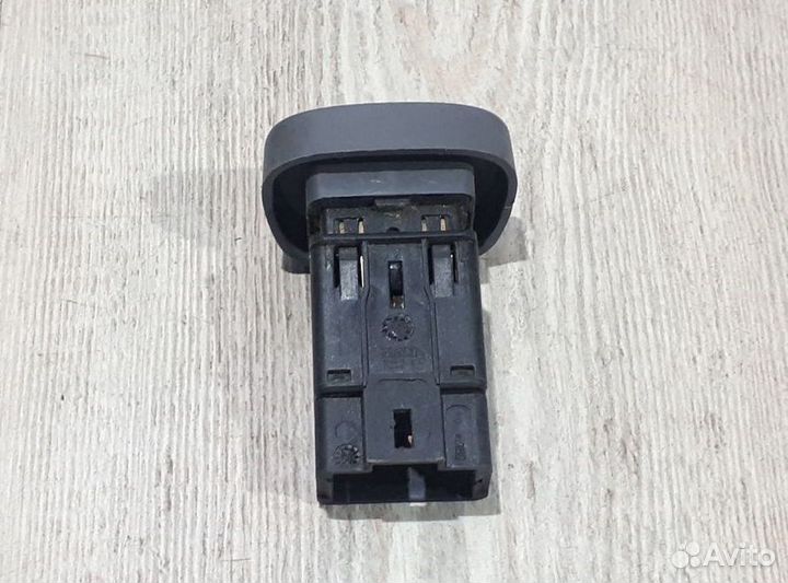 Кнопка аварийной сигнализации Renault symbol