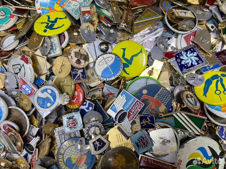 Значки 50 000 штук. Большой выбор