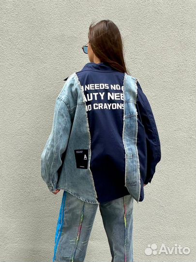 Рубашка и джинсы