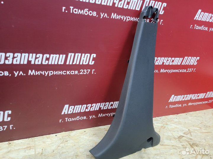 Обшивка средней стойки правая Renault Logan