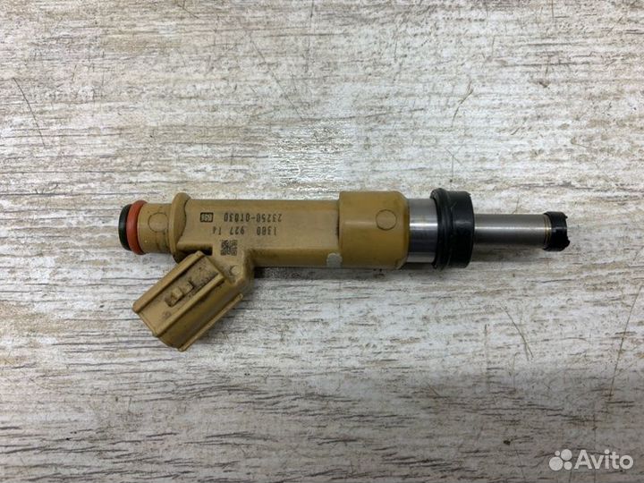 Форсунка топливная Toyota Avensis универсал