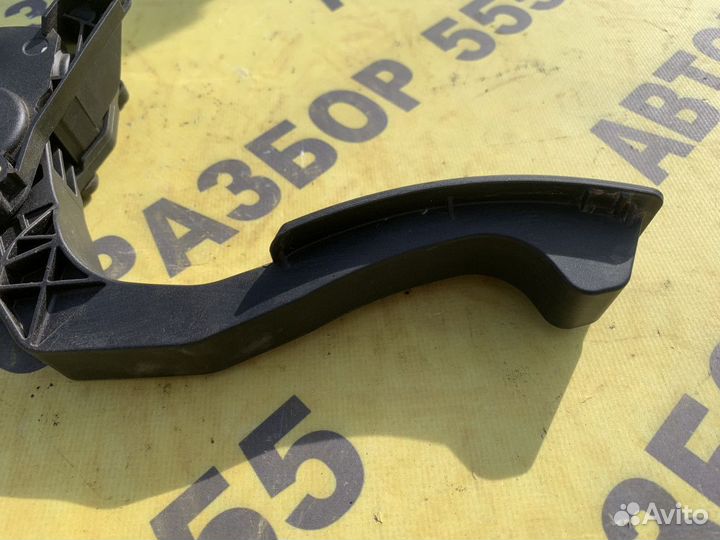 Педаль газа Renault Logan 2