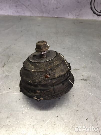 Подушка двигателя BMW 7 Е32 3.0L 1988г.в