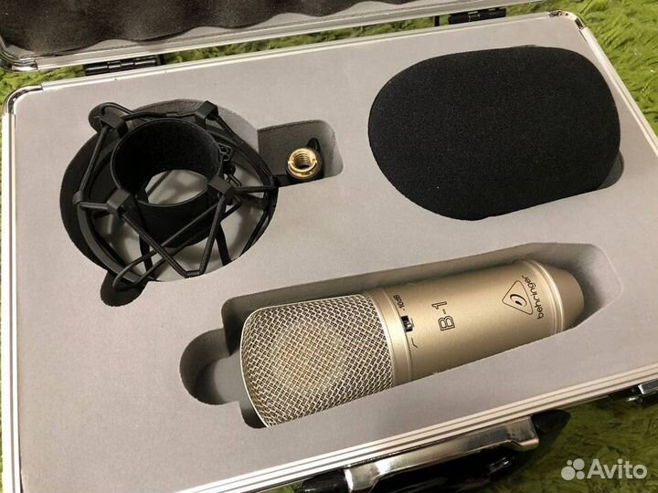 Микрофон Behringer B1