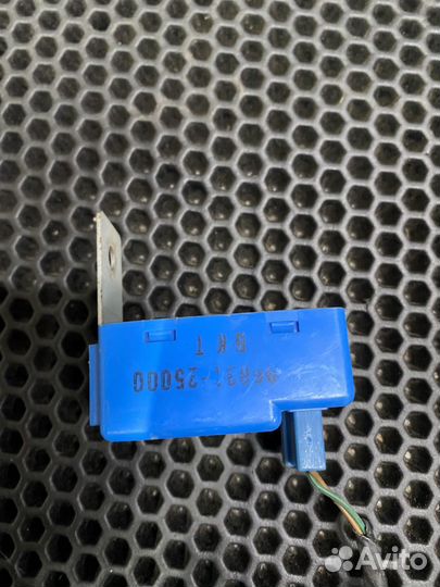 Реле 96831-25000 Hyundai accent 2