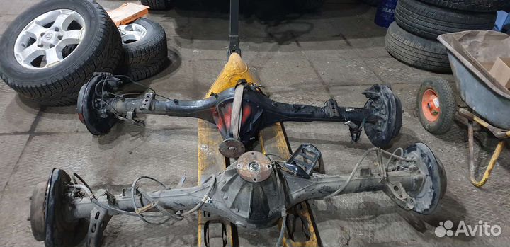 Задний мост на Тойоту Тундру 5.7