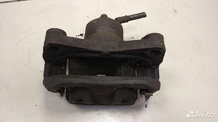 Суппорт передний правый Nissan Teana