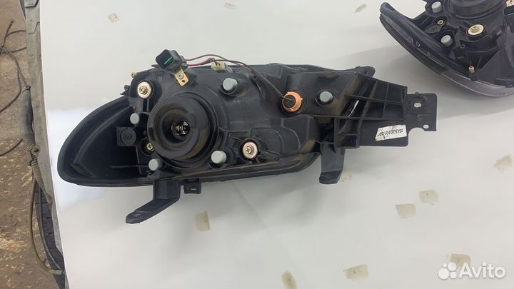 Фары mitsubishi outlander 2006г