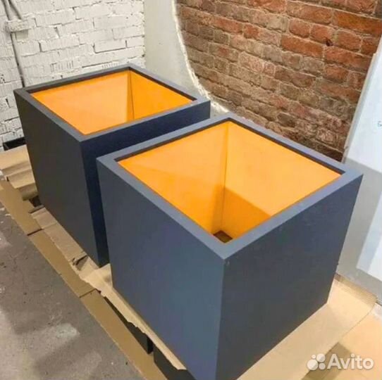 Кашпо с имитацией бетона