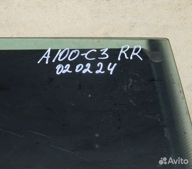 Стекло двери задней правой Audi 100 C3