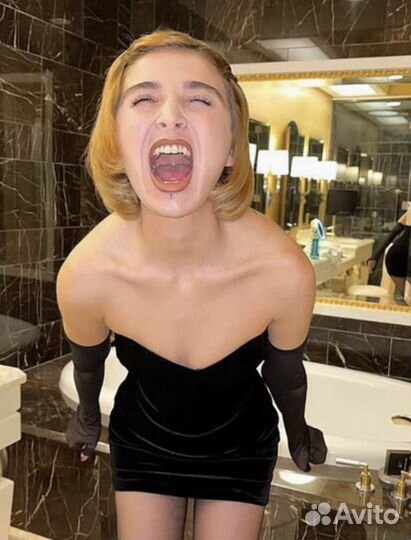 Платье с перчатками в сетку