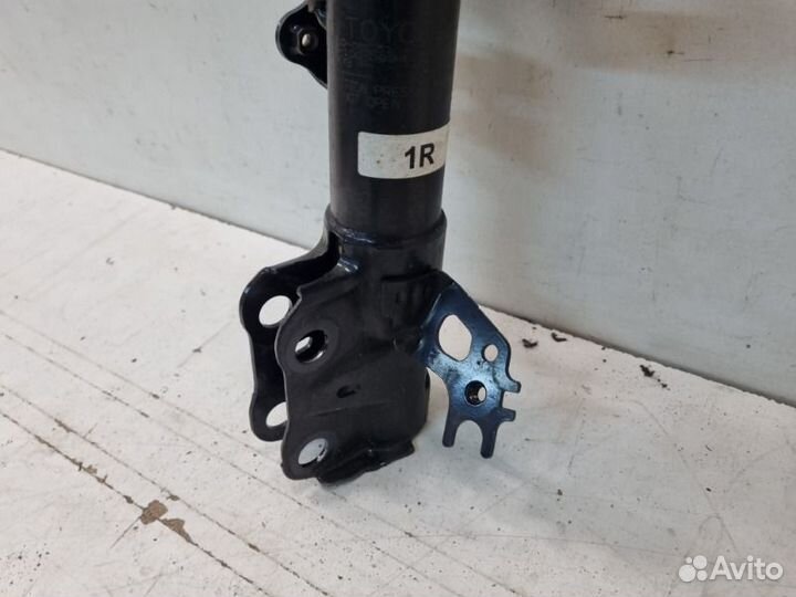 Амортизатор передний правый Toyota Camry V70