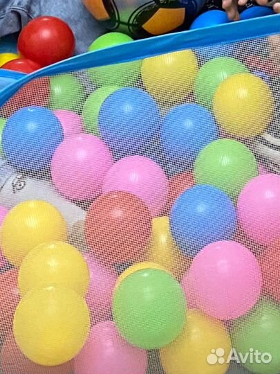 Сухой бассейн с шариками