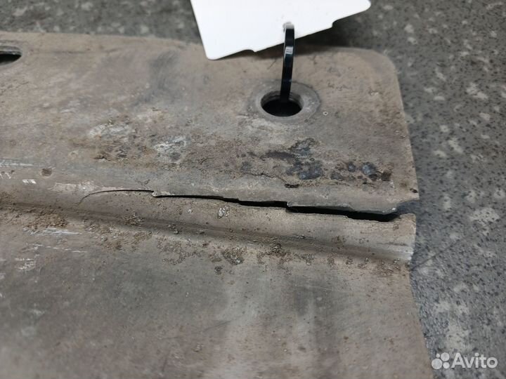 1944861 Опора теплозащитного кожуха