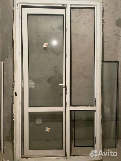 Оконный блок с дверью