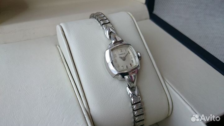 Женские позолоченные наручные часы Caravelle N7