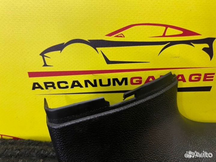 Облицовка крышки багажника правая Mercedes Clc