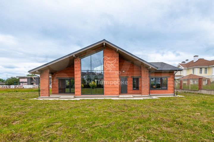 Коттедж 282 м² на участке 15,4 сот.