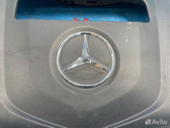 Крышка двигателя декоративная Mercedes-Benz