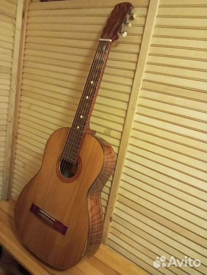 Акустическая гитара