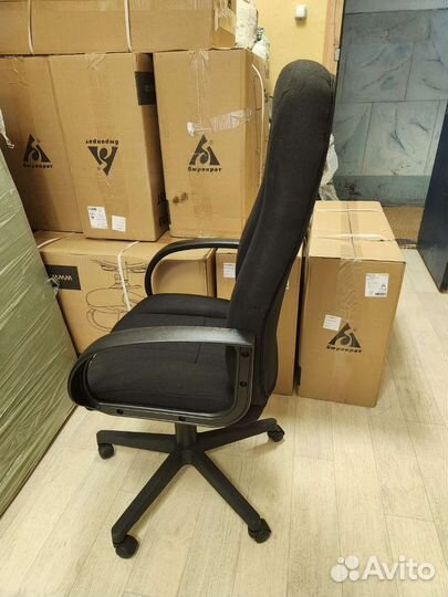 Офисное кресло новое,бюрократ