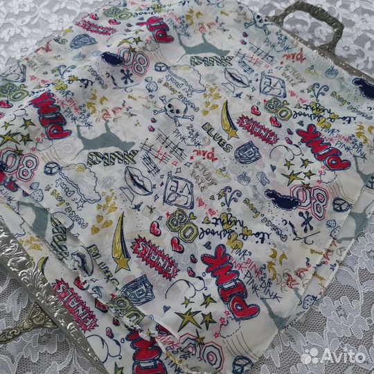 Шарф с надписями